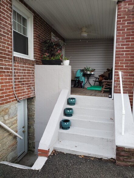 Building Photo - 2411 Patane Ave