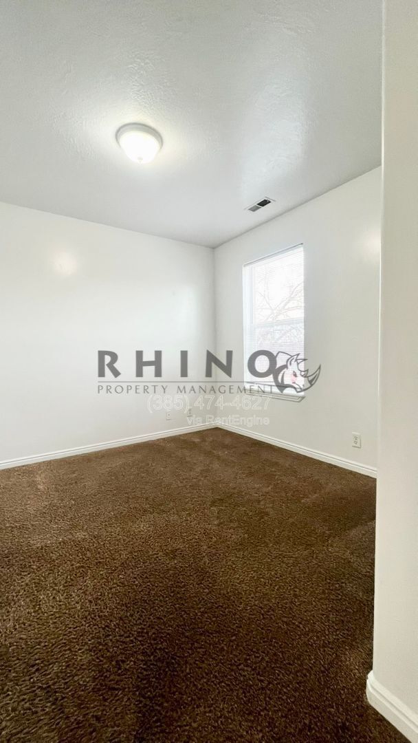 Building Photo - 1285 W 500 N