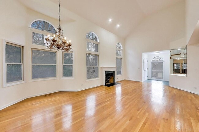 Building Photo - 325 N Water St