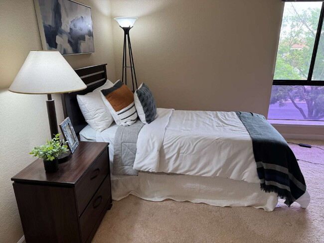 Building Photo - Top-Floor 1BR/1BA Condo in Newark's Murieta Community — $2,500/mo