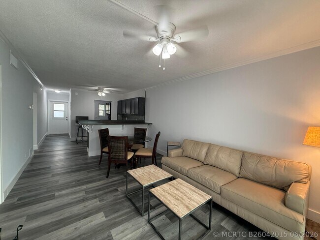 Building Photo - 2121 NE 42nd Ct