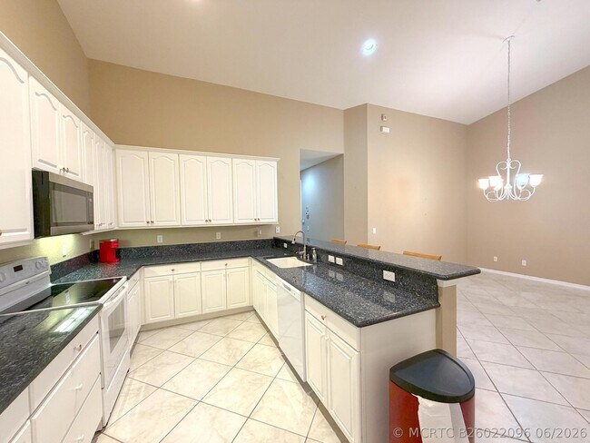 Building Photo - 6510 Oxford Cir