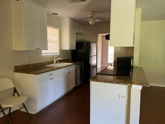 Building Photo - 315 Woodcrest Dr