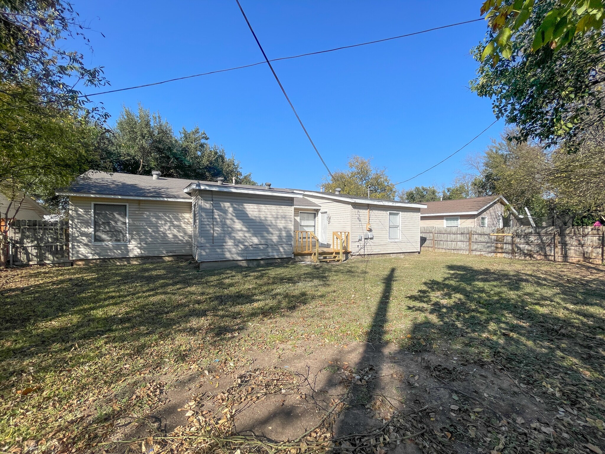 Building Photo - 3812 Pine Ave