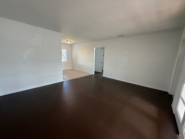 Building Photo - 903 SW 15th Ave