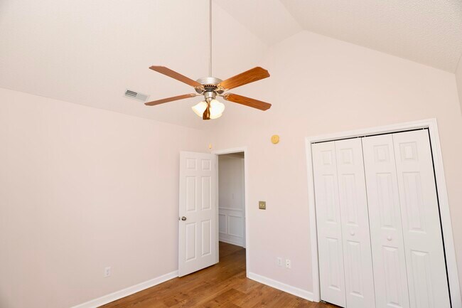 Building Photo - 3065 Temple Rd