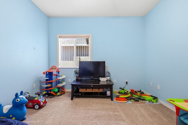 Building Photo - Prestine 4 bedroom home near the Golf Course