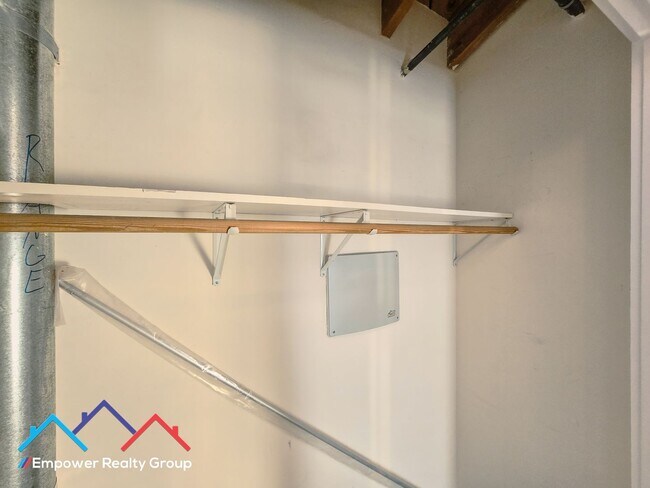 Building Photo - 1 Bed 1.5 Bath Loft in Desired Emeryville/Oakland Neighborhood