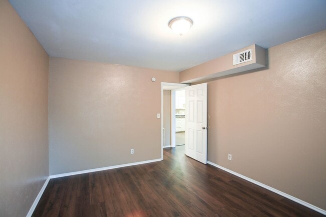 Building Photo - 9406 Grannis St