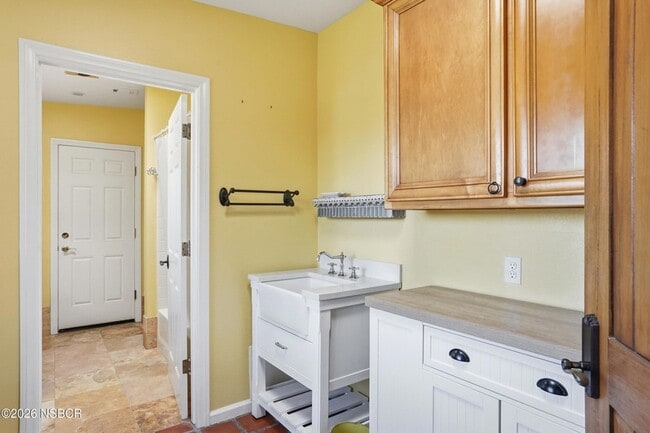 Building Photo - 2611 Janin Way