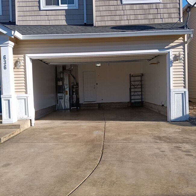 Building Photo - Beautiful Recently Remodeled Propety Ready For You to Enjoy!