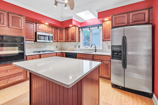 Building Photo - 66 Westview Terrace