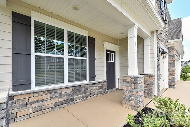 Building Photo - 6153 Sylvan Dr