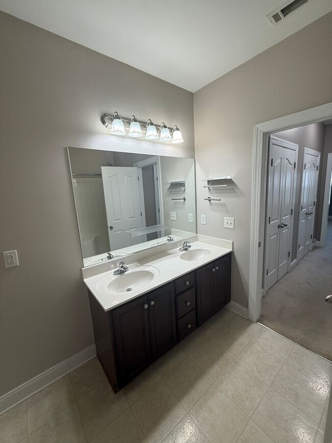 Building Photo - 2720 Westhaven Dr