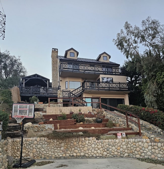 Building Photo - 4355 Ocean View Dr