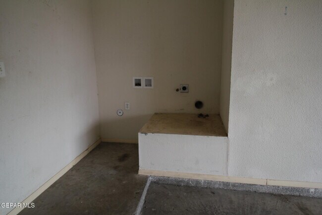 Building Photo - 456 Passmore Rd