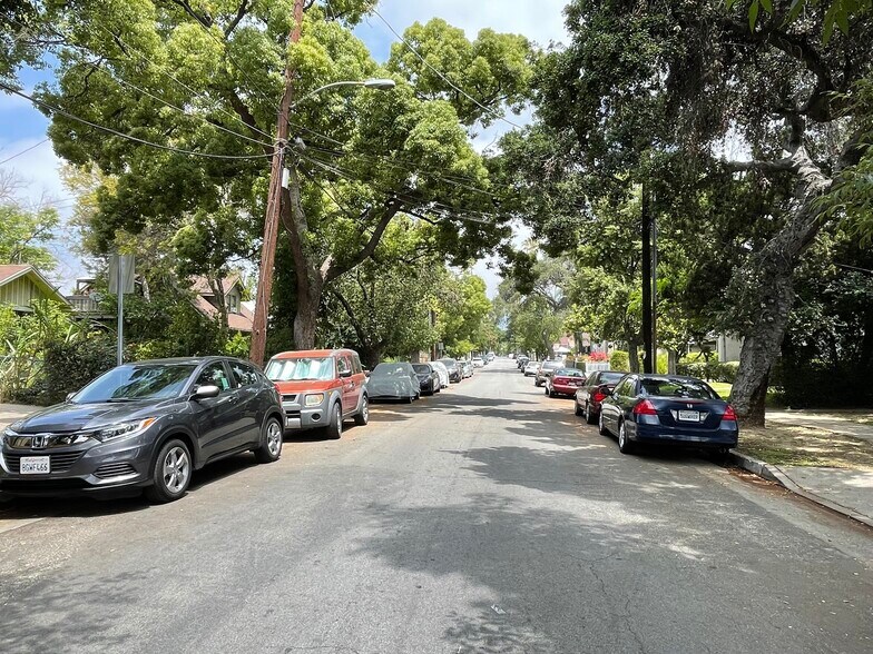 Building Photo - 379 N Mentor Ave