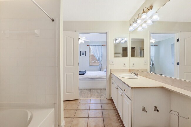 Building Photo - 276 Murcia Dr