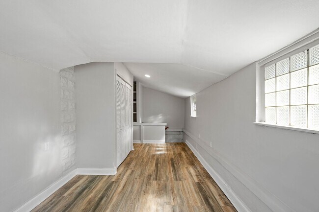 Building Photo - Beautiful 1 bedroom home with BONUS room in Natrona Heights available April 1!