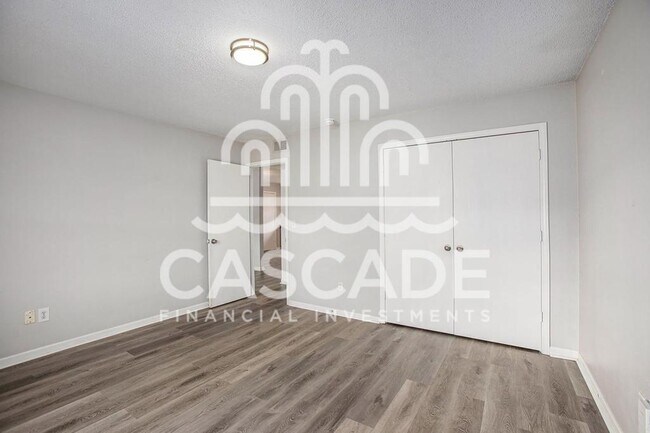 Building Photo - 144 N Crest Dr