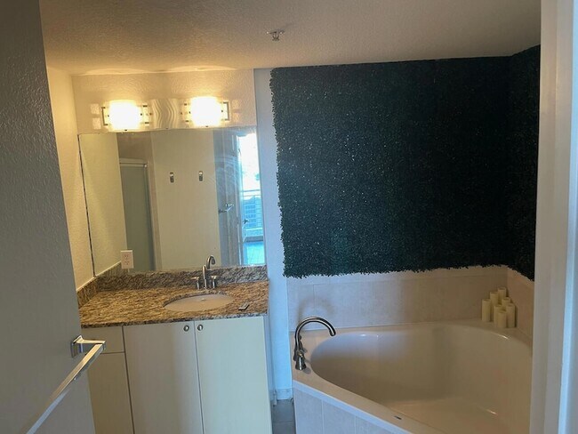 Building Photo - 1830 Radius Dr