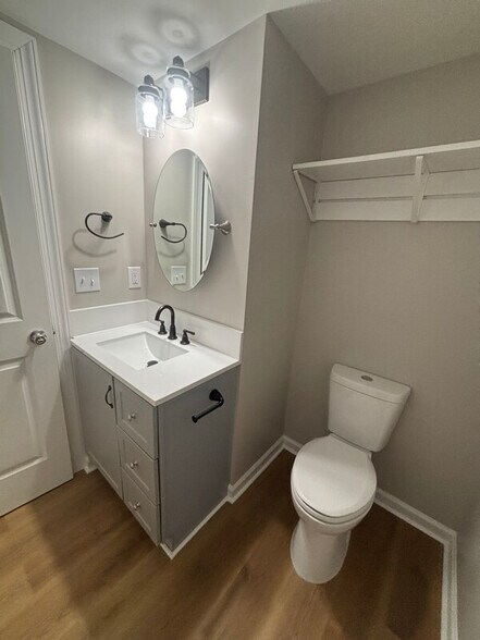 Building Photo - Room in Duplex on Middle St