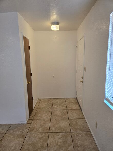 Building Photo - 5066 Inspiration Ln
