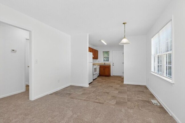 Building Photo - Well-Maintained 2BD/1BA Duplex in Concord, NC!