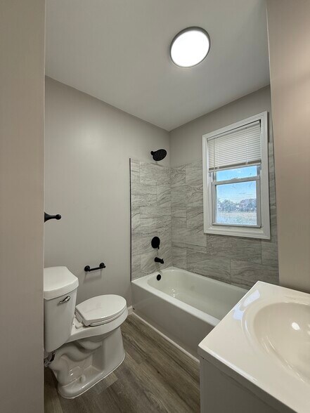 Building Photo - 4074 Virginia Park St