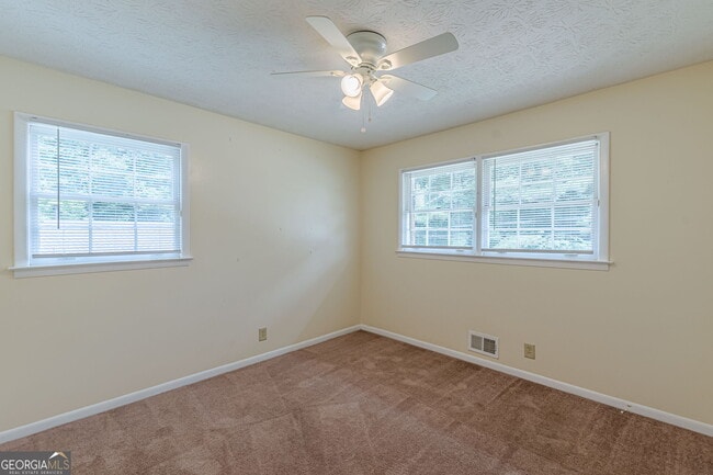 Building Photo - 828 Sheppard Way