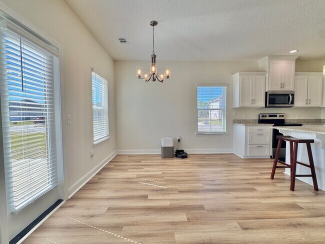 Building Photo - AVAILABLE NOVEMBER [PET FRIENDLY]