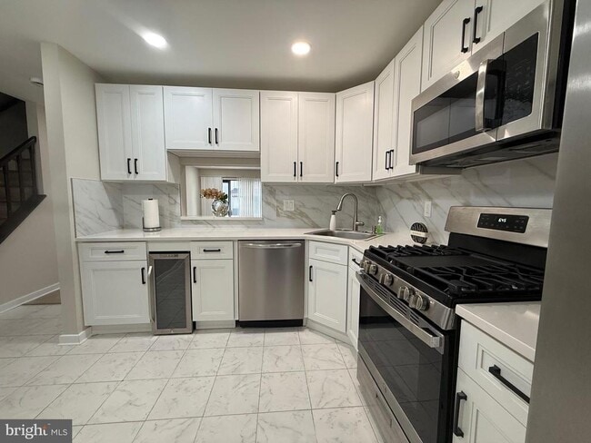 Building Photo - 6 Wosniak Ct