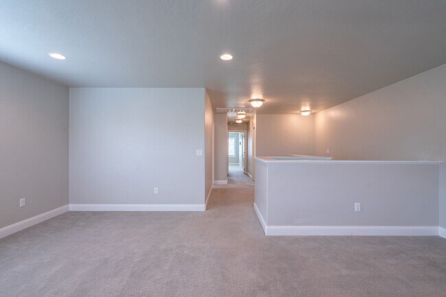 Building Photo - Newer Home in Prime Location with Spacious Layout & Two Living Areas