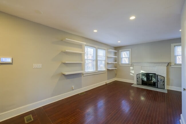 Building Photo - Modern End-Unit Townhome with Garage + Outdoor Space in SE DC