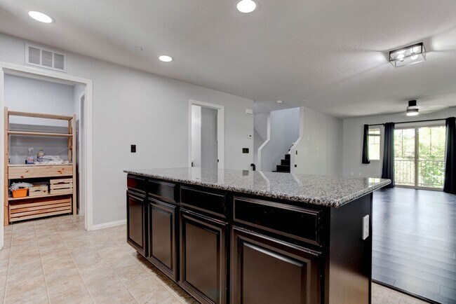 Building Photo - 7724 Vibrant Threads Ct