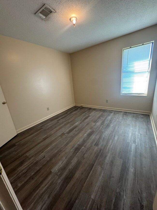 Building Photo - Remodeled Duplex on Belair Road