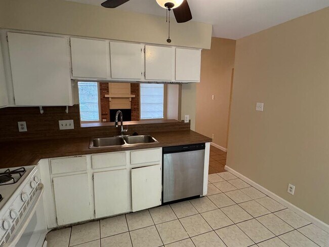 Building Photo - 10805 Lanshire Dr