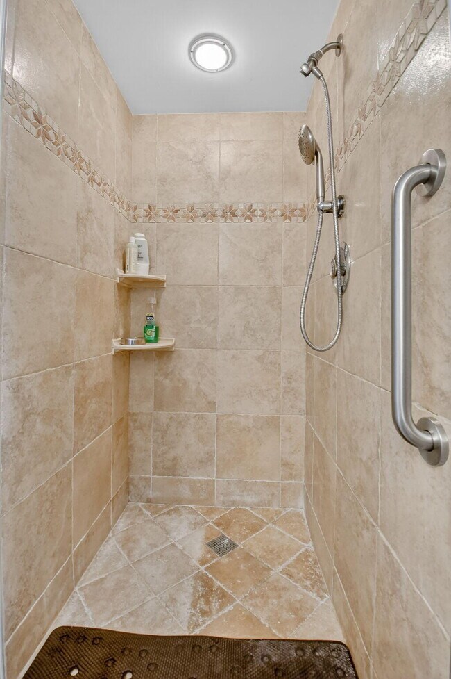 Building Photo - 14460 Strathmore Ln