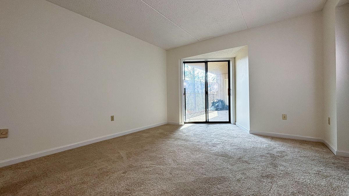 Building Photo - 221 Woodland Rd