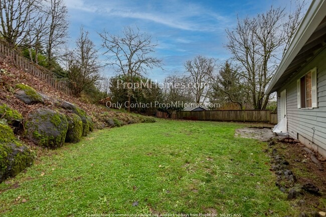 Building Photo - Three Bedroom Plus Bonus In West Linn - Sunset!