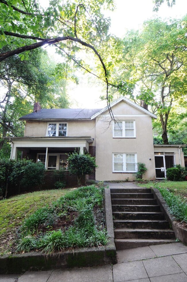 Building Photo - FERRIE RICH DUPLEX
