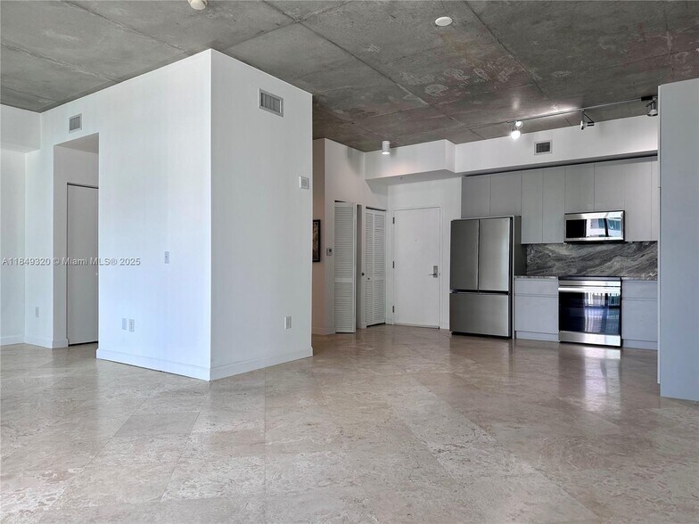 Building Photo - 2275 Biscayne Blvd