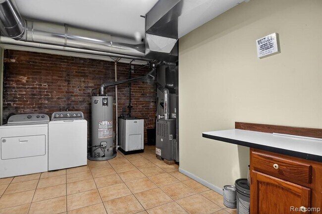 Building Photo - 1104 4th St