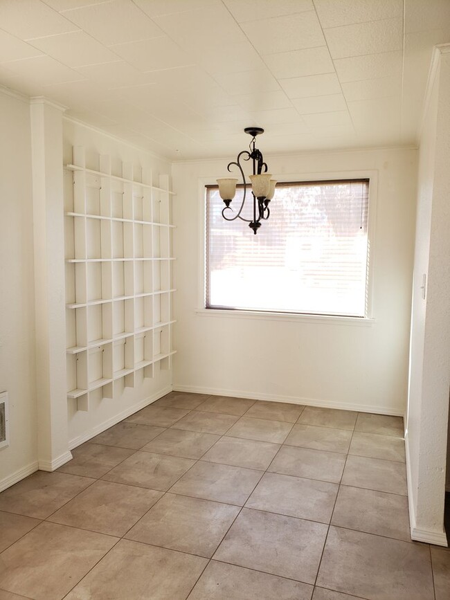 Building Photo - 2+ Bedroom, 2 bathroom Charming Home Avail...