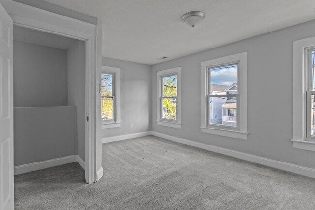 Building Photo - 2118 Queen St
