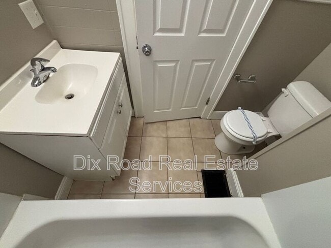 Building Photo - 3701 Iona Ave