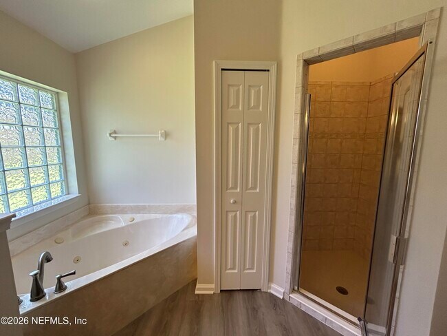 Building Photo - 13916 Fish Eagle Dr E