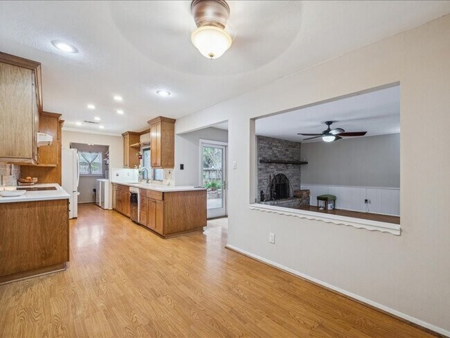 Building Photo - 3902 Broken Elm Dr