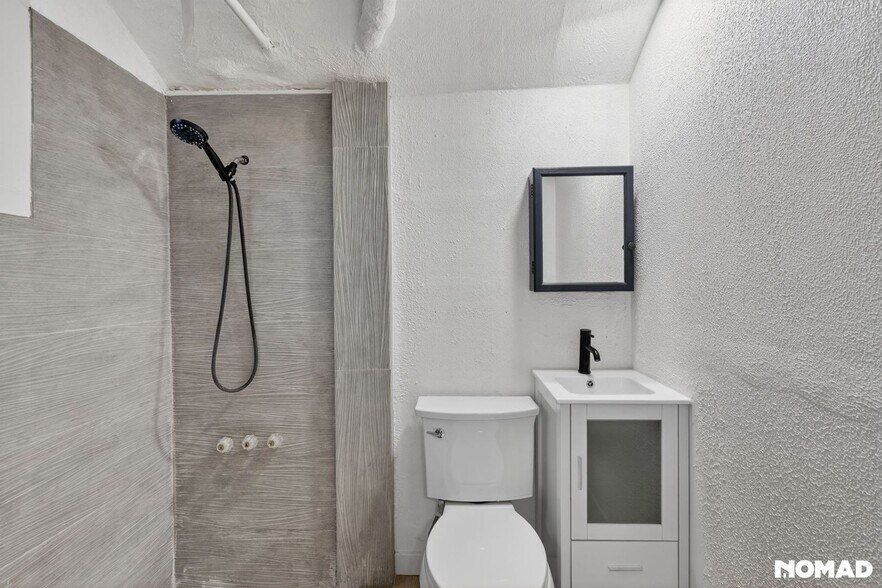 Building Photo - 2509 Royalty Ct