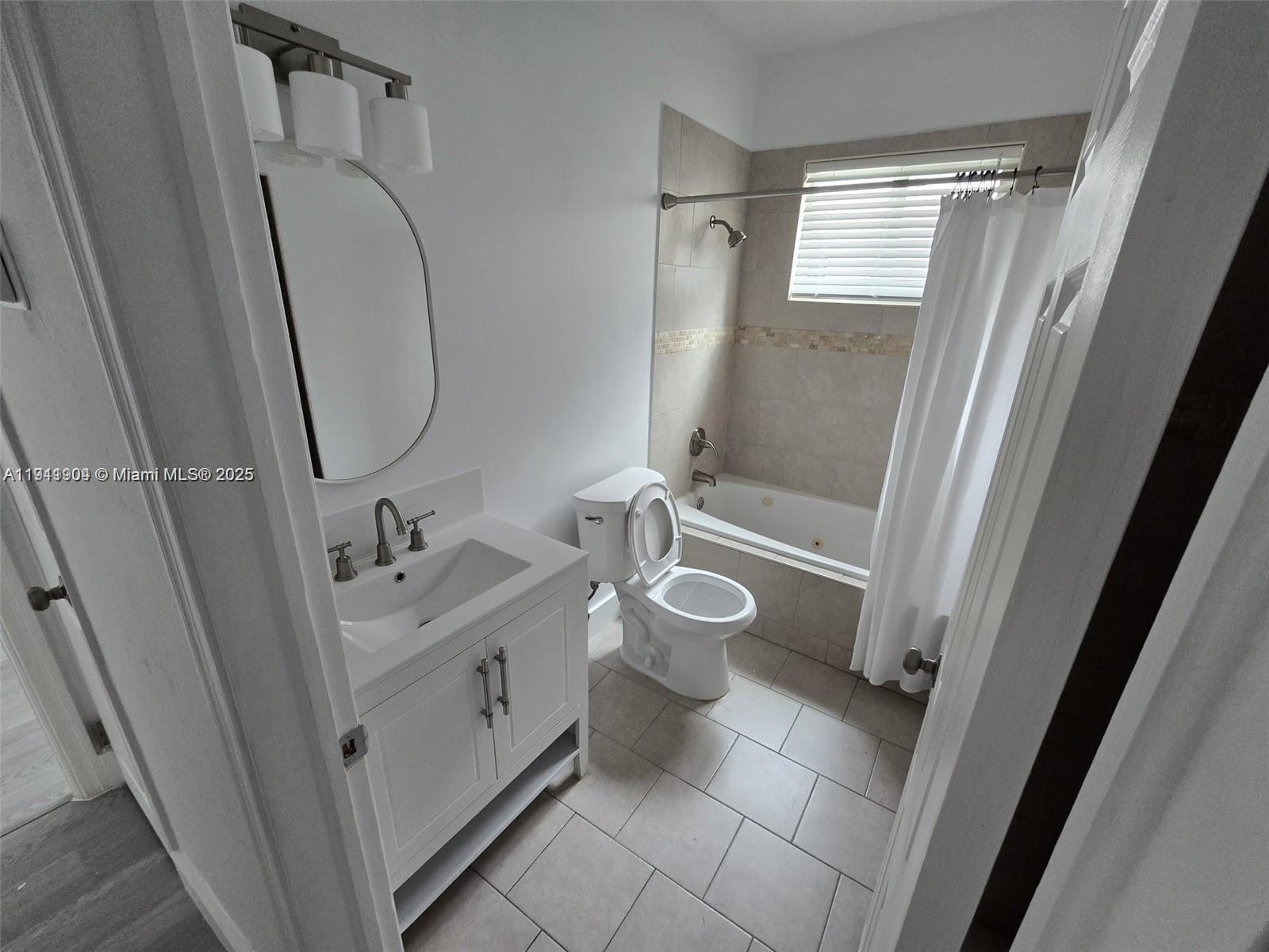 Building Photo - 1637 SW 17th St